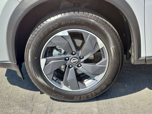 Certified 2024 Nissan Rogue SV FWD image 11