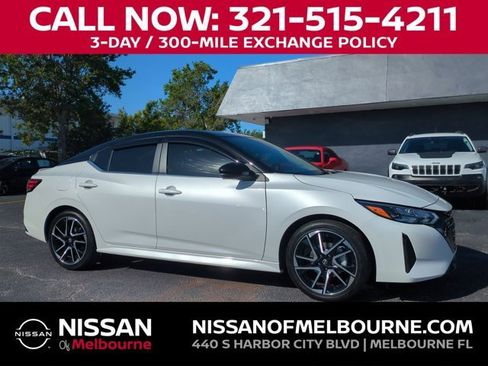 Used 2025 Nissan Sentra SR FWD image 1