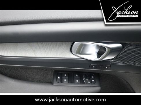 Used 2025 Volvo XC40 B5 Plus w/ Protection Package Premier image 20