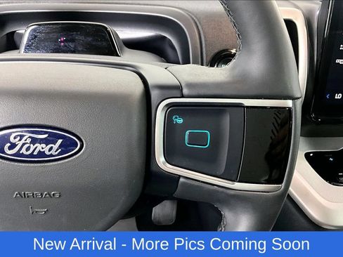 Used 2025 Ford Expedition Active AWD/4WD image 19