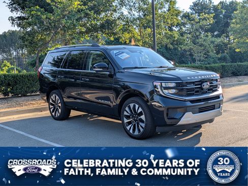 Certified 2025 Ford Expedition Platinum w/ Driver's Package AWD/4WD image 1