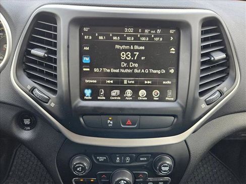 Used 2017 Jeep Cherokee Trailhawk image 11