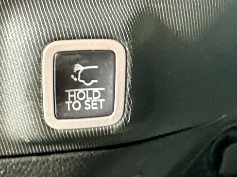 Certified 2023 Jeep Grand Cherokee Altitude AWD/4WD image 32