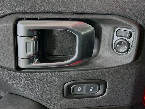 Used 2025 Jeep Wrangler Sahara w/ Safety Group image 14