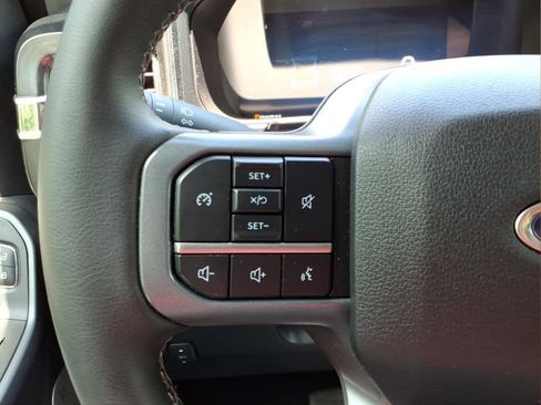 Used 2025 Ford F250 Lariat w/ Black Appearance Package AWD/4WD image 13