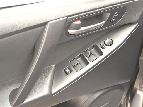 Used 2013 MAZDA MAZDA3 i Touring w/ Preferred Equipment Pkg FWD image 15