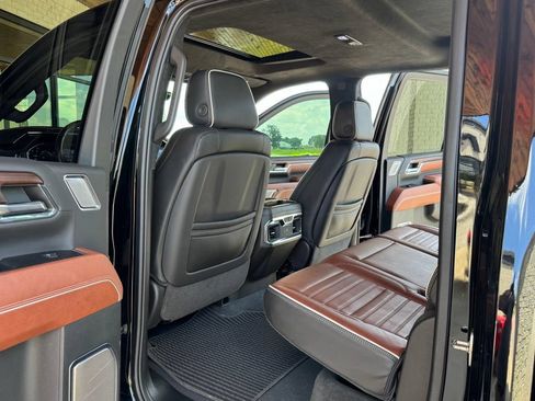 Used 2024 GMC Sierra 3500 Denali Ultimate AWD/4WD image 37