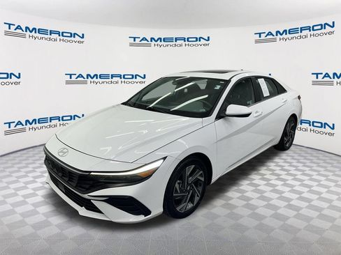 Used 2025 Hyundai Elantra SEL FWD image 1