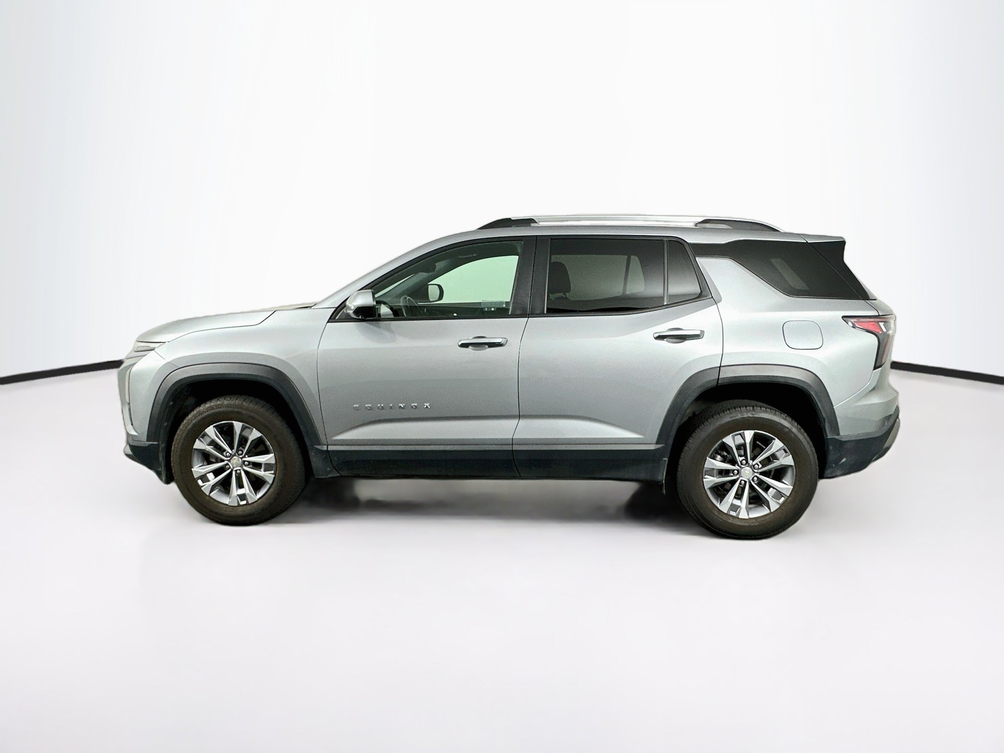 Used 2025 Chevrolet Equinox LT w/ Convenience Package II FWD image 4