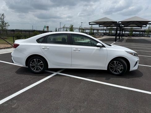 Used 2023 Kia Forte LXS w/ LXS Technology Package FWD image 4