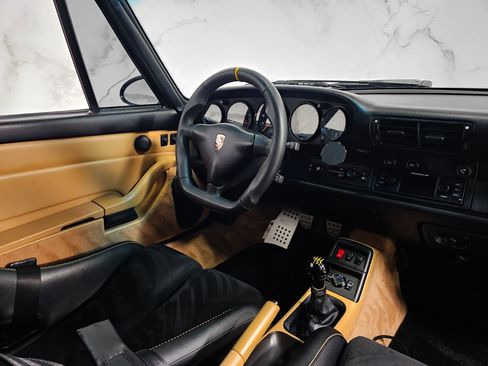 Used 1995 Porsche 911 Carrera RWD image 24