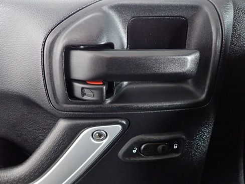 Used 2014 Jeep Wrangler Rubicon w/ Power Convenience Group AWD/4WD image 19