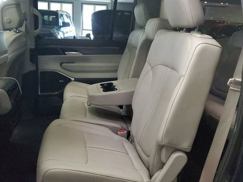 Used 2023 Jeep Wagoneer Series III w/ Premium Group I AWD/4WD image 14