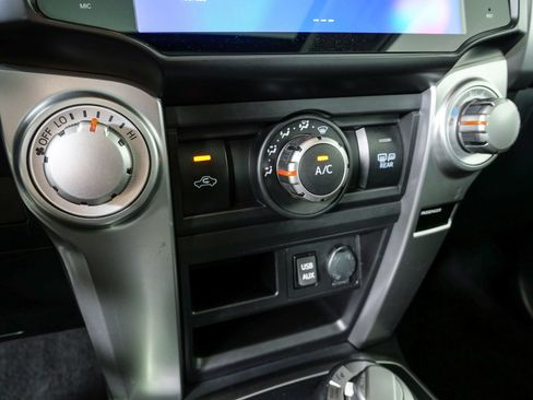 Used 2018 Toyota 4Runner SR5 Premium AWD/4WD image 15