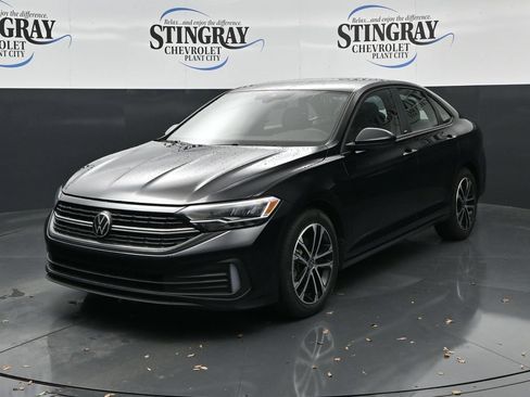 Used 2023 Volkswagen Jetta Sport FWD image 3