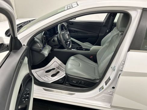 Used 2025 Hyundai Elantra Limited FWD image 9