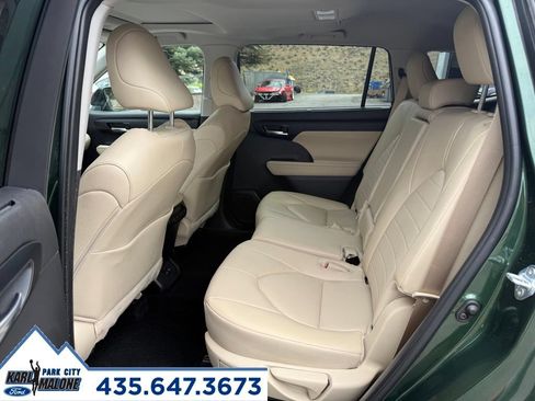 Used 2025 Toyota Highlander XLE AWD/4WD image 15