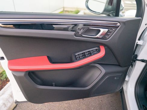 New 2026 Porsche Macan Turbo image 10