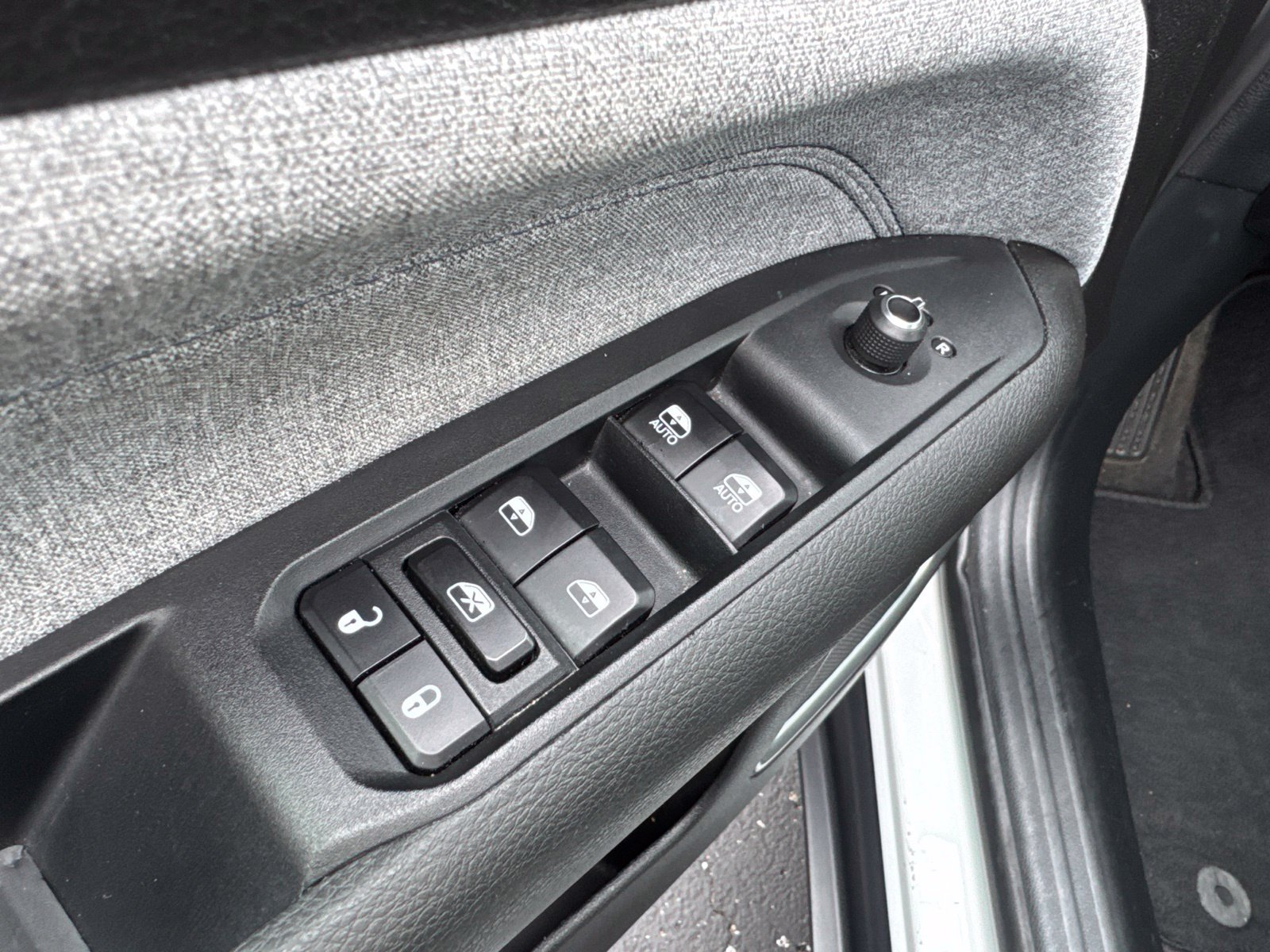 Used 2024 Jeep Compass Latitude AWD/4WD image 15