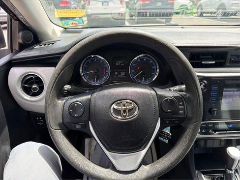 Used 2018 Toyota Corolla LE FWD image 14