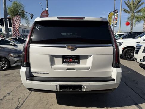 Used 2018 Cadillac Escalade ESV Luxury RWD image 5