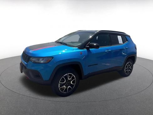 Used 2025 Jeep Compass Trailhawk AWD/4WD image 9
