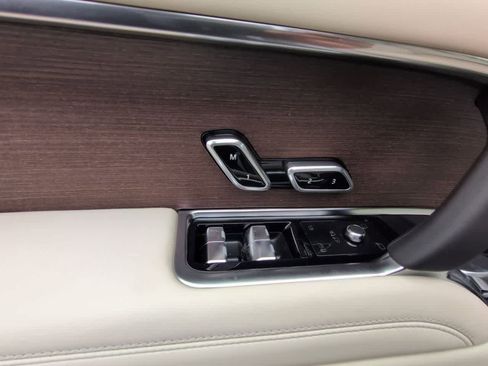 New 2026 Land Rover Range Rover SE image 17