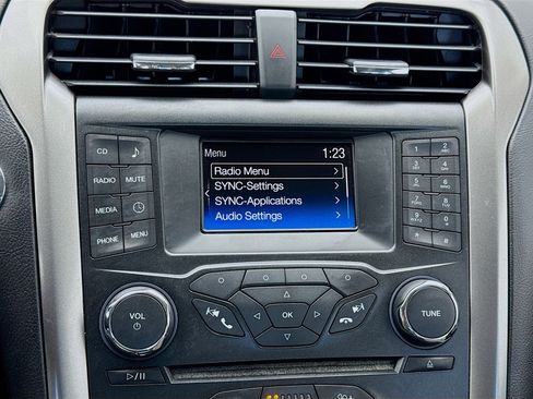 Used 2018 Ford Fusion S image 9