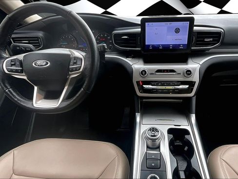 Certified 2022 Ford Explorer XLT w/ Equipment Group 202A image 15