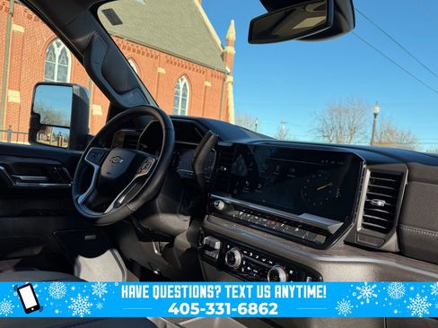 Used 2024 Chevrolet Silverado 2500 LTZ w/ LTZ Convenience Package image 3