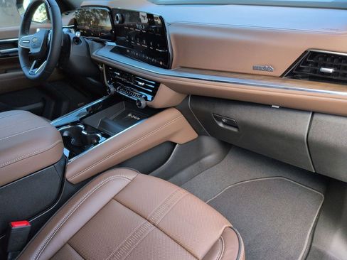 New 2026 Chevrolet Suburban High Country image 28