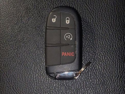 Used 2025 Jeep Compass Latitude AWD/4WD image 32