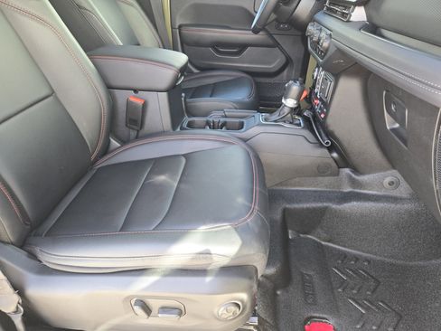 Used 2025 Jeep Wrangler Unlimited Rubicon image 16