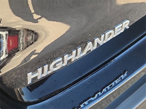 Used 2016 Toyota Highlander Limited image 32