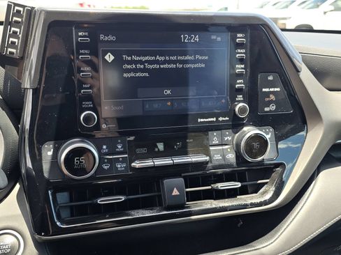 Used 2021 Toyota Highlander XLE FWD image 10