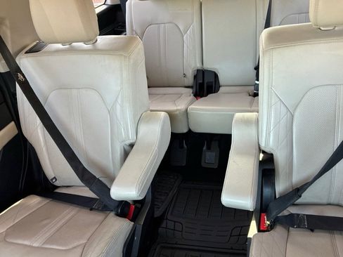 Used 2019 Ford Expedition Platinum image 17