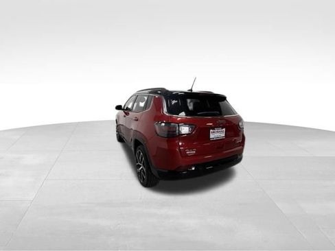 Certified 2025 Jeep Compass Limited w/ Elite Group AWD/4WD image 12