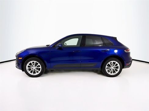 Used 2025 Porsche Macan image 2