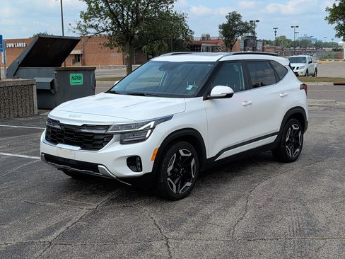Certified 2024 Kia Seltos SX w/ SX Sunroof Package AWD/4WD image 2