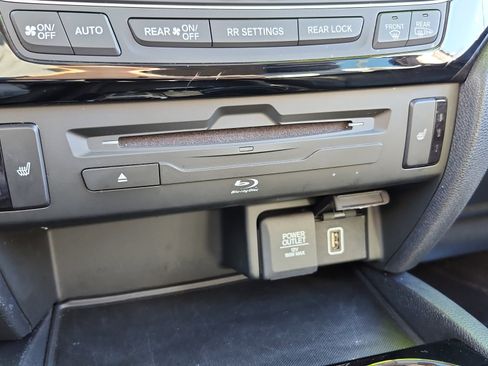 Used 2019 Honda Pilot Touring image 38