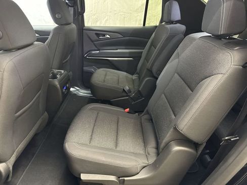 Certified 2025 Chevrolet Traverse LT FWD image 12