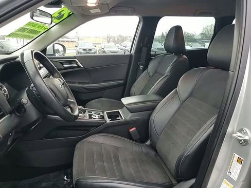 Used 2023 Mitsubishi Outlander SE image 15