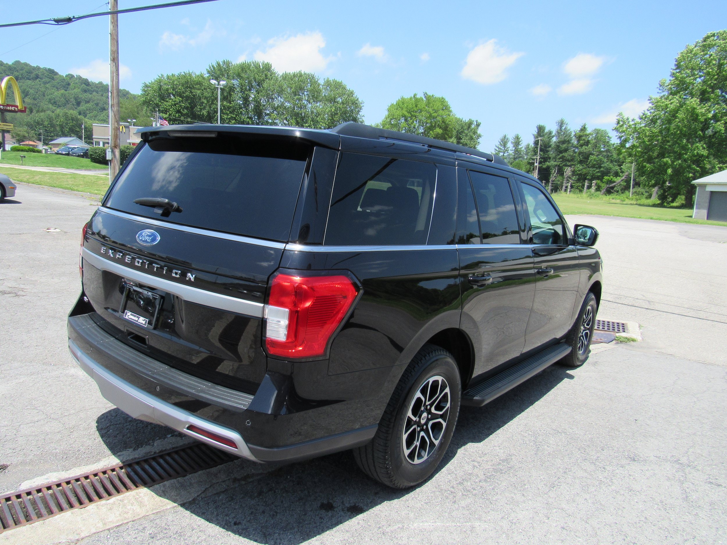 Used 2024 Ford Expedition XLT AWD/4WD image 6
