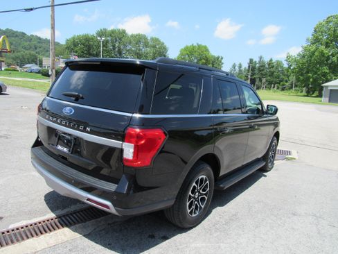 Used 2024 Ford Expedition XLT AWD/4WD image 6