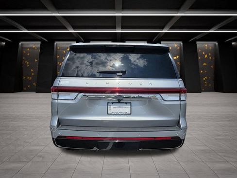 Used 2022 Lincoln Navigator L 4WD image 5