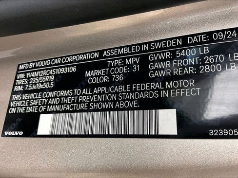 Used 2025 Volvo XC60 B5 Plus image 33