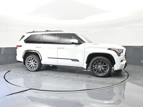 Used 2023 Toyota Sequoia Platinum AWD/4WD image 12