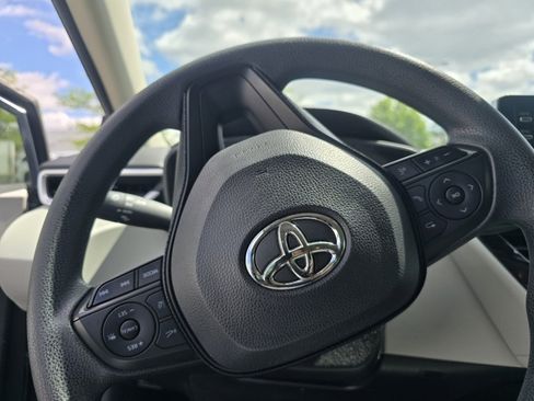 Used 2020 Toyota Corolla LE image 15