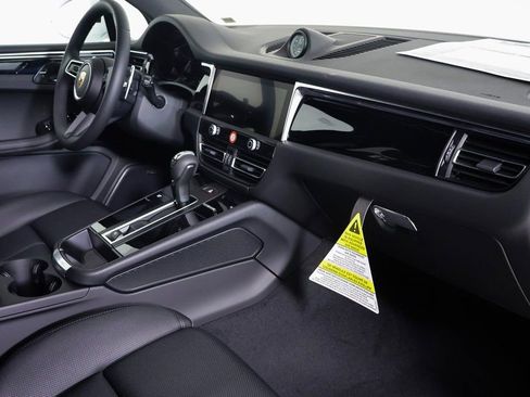 New 2025 Porsche Macan image 8