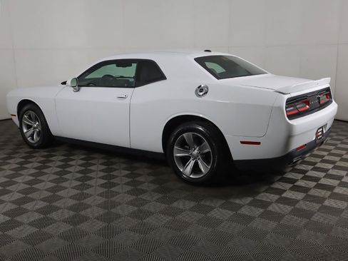 Used 2019 Dodge Challenger SXT image 10